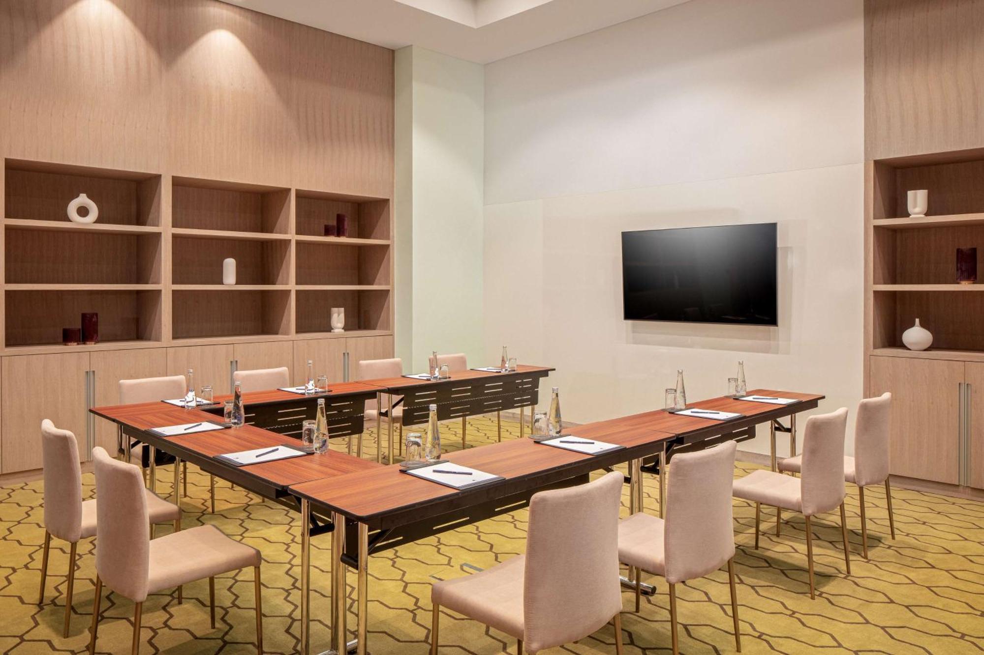 Doubletree By Hilton Fujairah City Kültér fotó Meeting room
