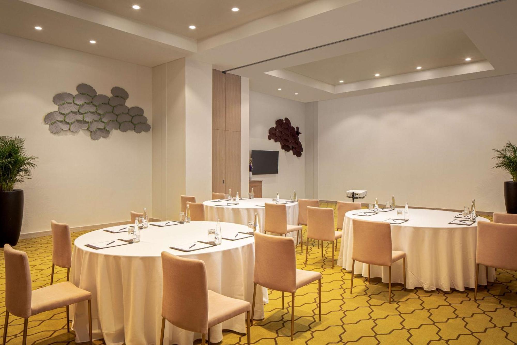 Doubletree By Hilton Fujairah City Kültér fotó Meeting room
