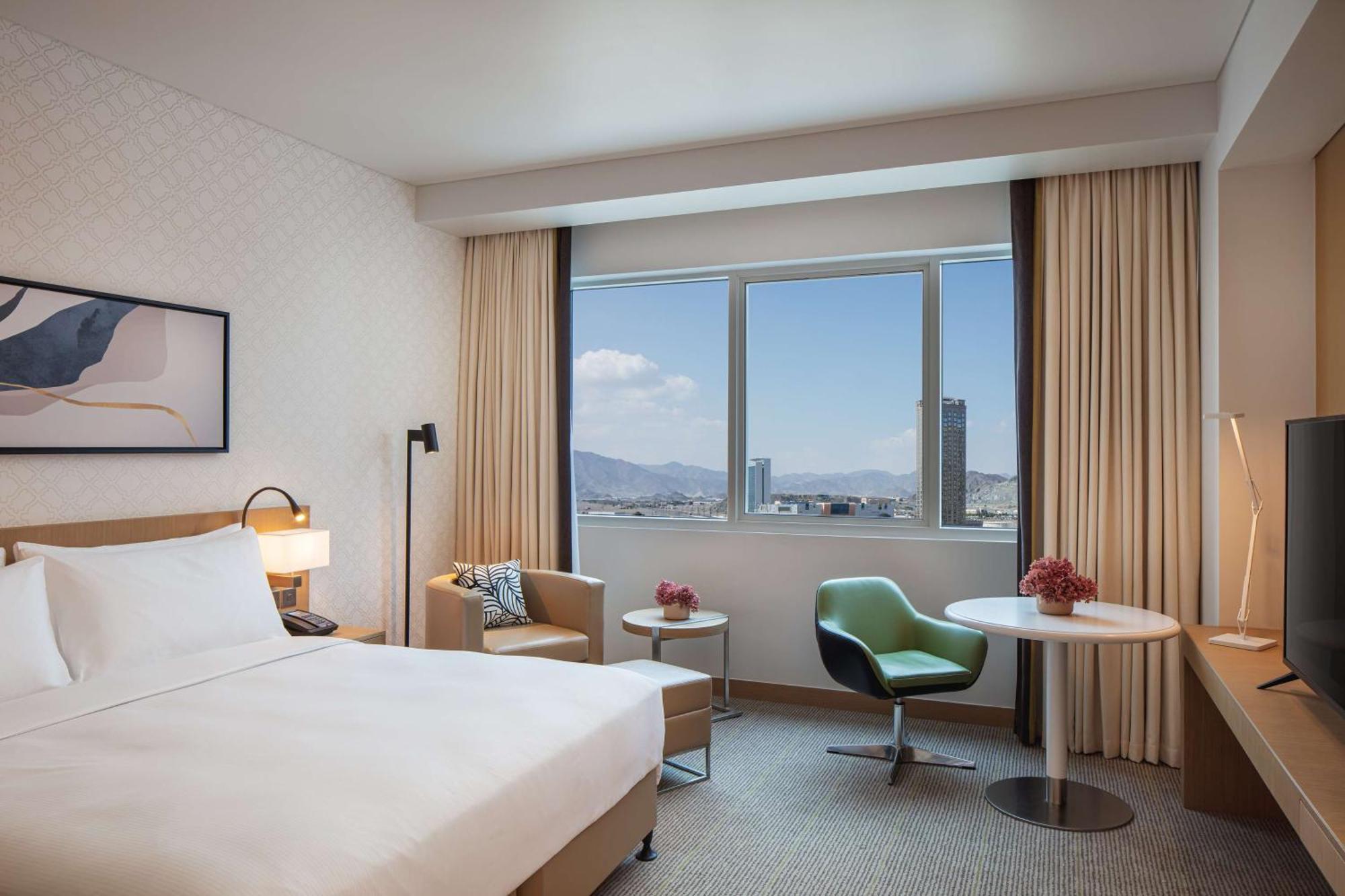 Doubletree By Hilton Fujairah City Kültér fotó Deluxe room