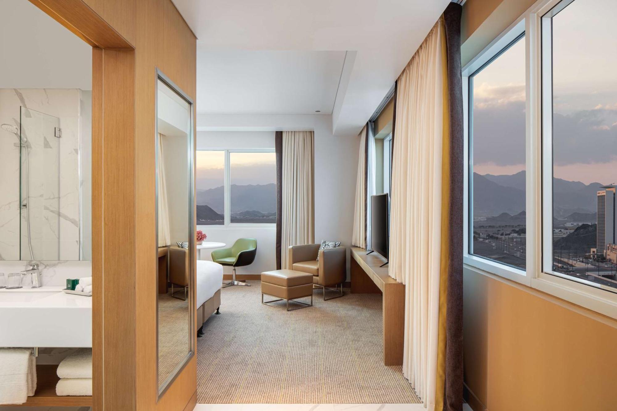 Doubletree By Hilton Fujairah City Kültér fotó A room at the hotel