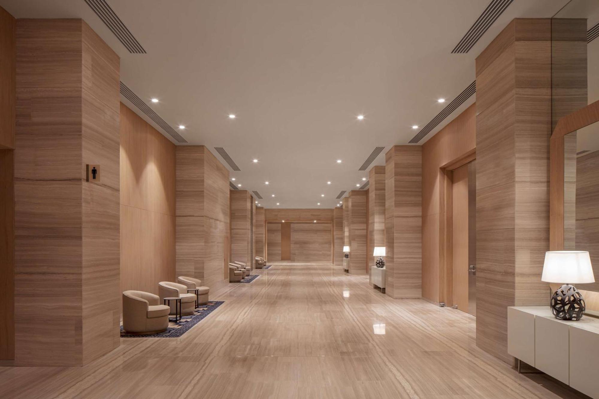 Doubletree By Hilton Fujairah City Kültér fotó The interior of the hotel